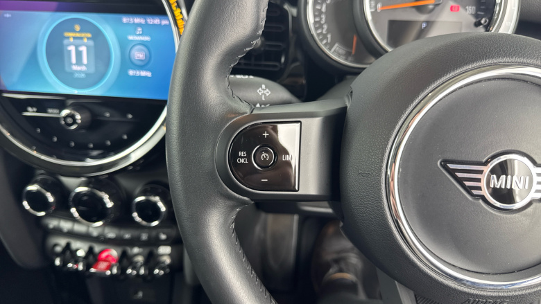 MINI Hatchback 1.5 Cooper Classic 3dr Auto Petrol Hatchback